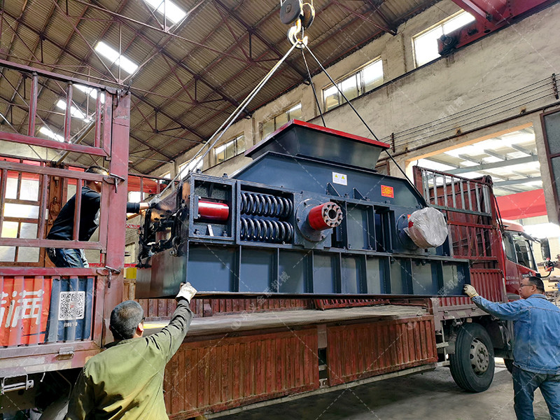 大型對(duì)輥制砂機(jī) 1208型制砂機(jī)發(fā)往內(nèi)蒙古