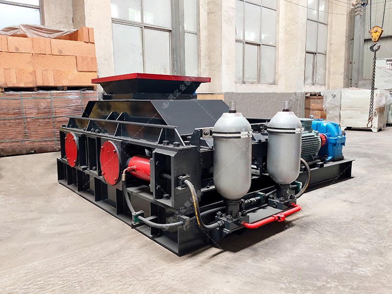 如何正確操作石英石對(duì)輥制砂機(jī)以提高生產(chǎn)效率？