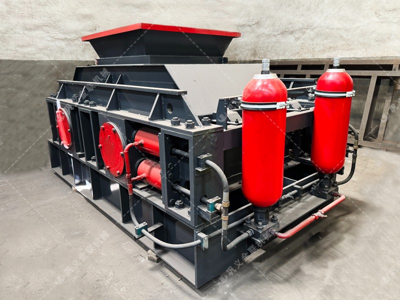 如何正確操作石英石對(duì)輥制砂機(jī)以提高生產(chǎn)效率？