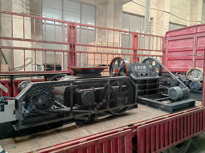 大塊煤矸石直接喂料會(huì)損壞設(shè)備？狼牙齒輥為何敢承諾'來者不拒'？